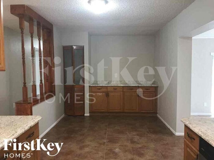Building Photo - 8275 Jacaranda Ave