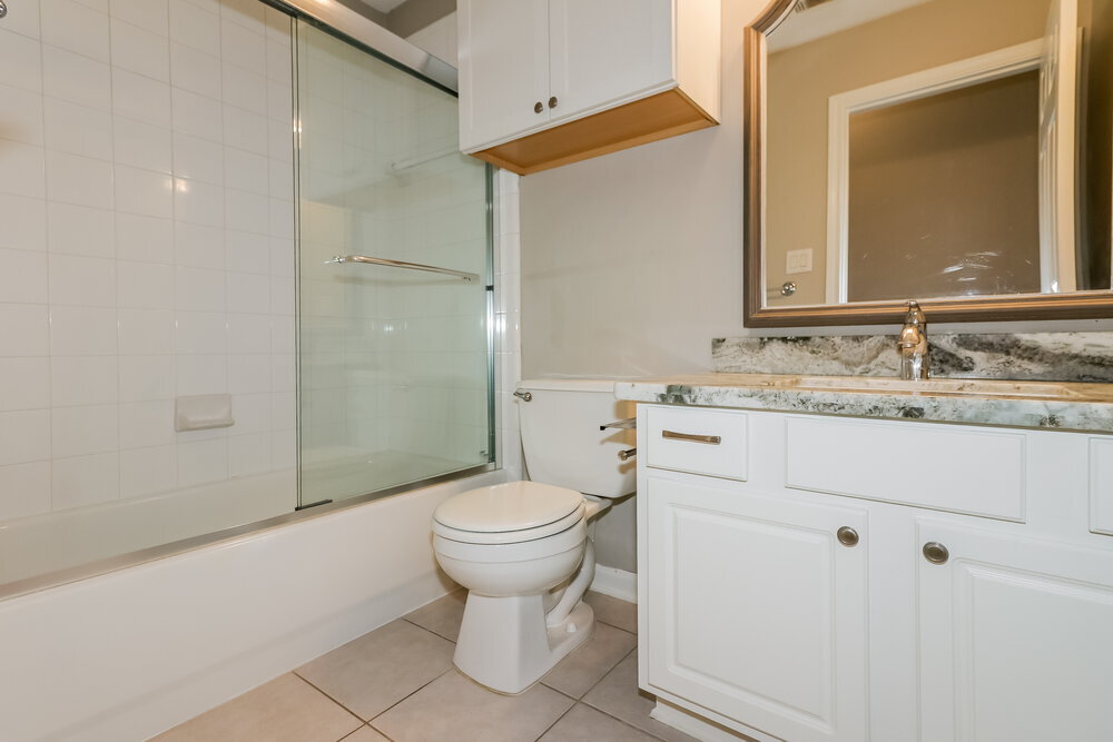 Building Photo - 12103 Lakewood Villa Dr