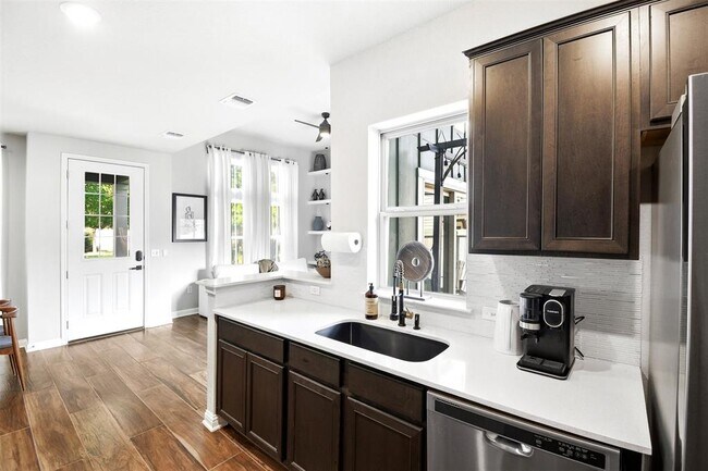 Building Photo - 7706 Mandela Bend