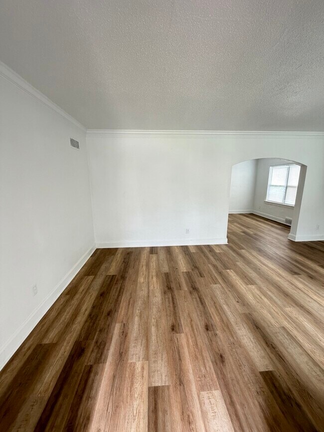 Building Photo - Historic District Home 3bd 2 baths