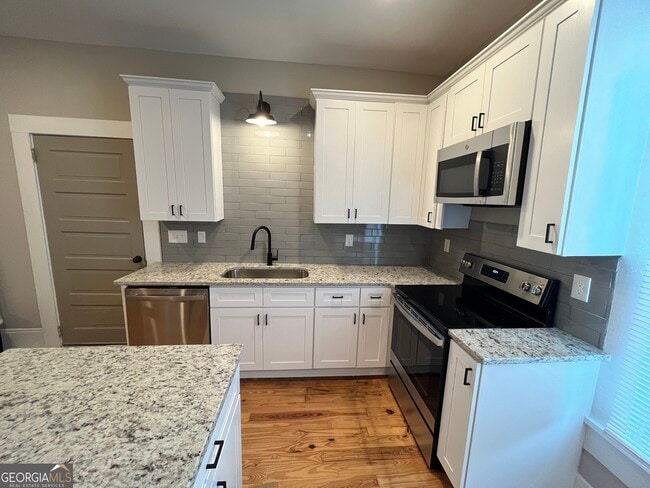 Building Photo - 14 Hazel St