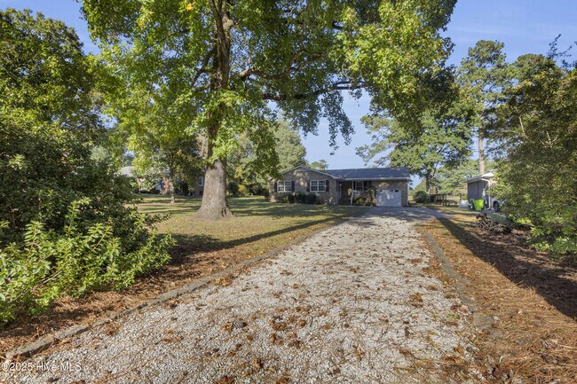 Building Photo - 259 Shoreline Dr