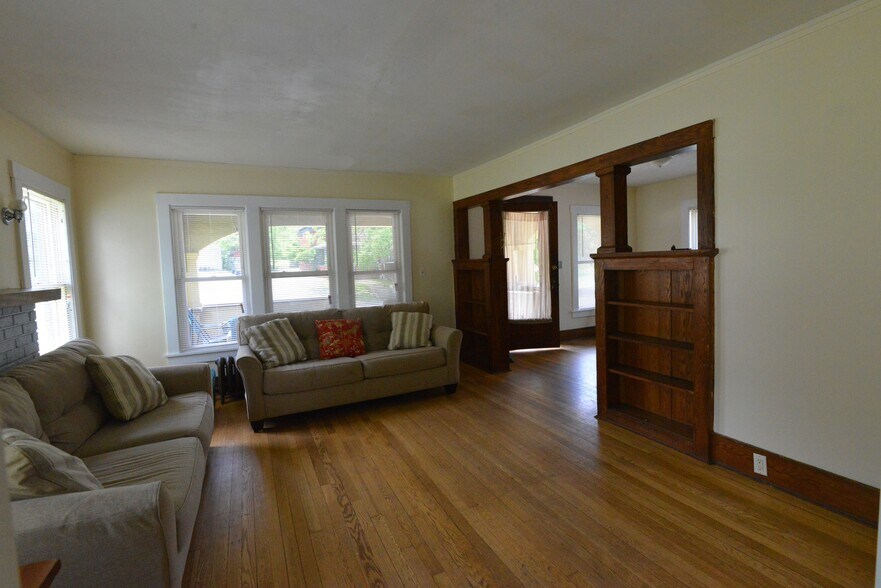 Building Photo - 412 Hillview Plz