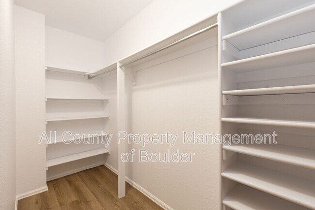 Building Photo - 5056 Buckingham Rd