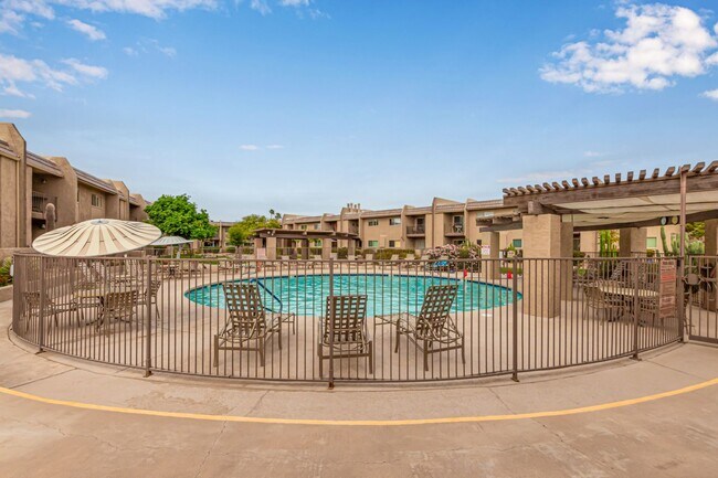 Building Photo - Charming 1 Bed, 1 Bath Townhome with Views...