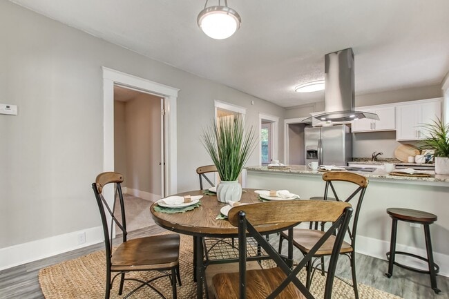 Building Photo - 513 E 36th St