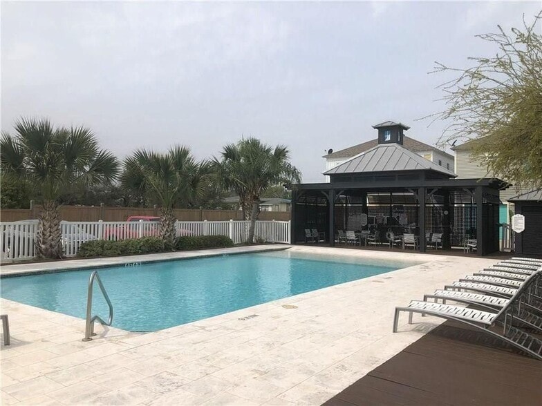 Building Photo - 204 Sailhouse Way