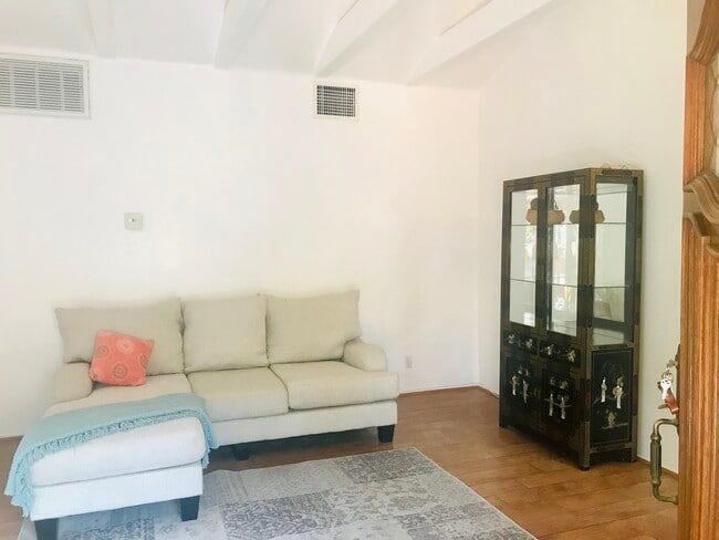 Living room - 426 Concord St