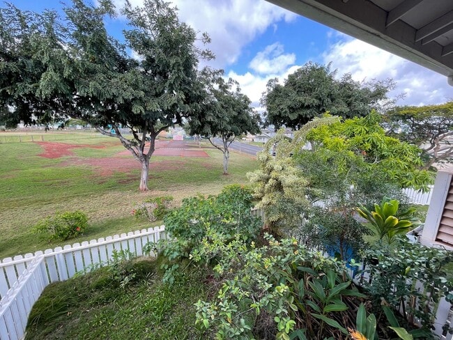 Building Photo - Parkglen at Waikele upstairs corner/end unit