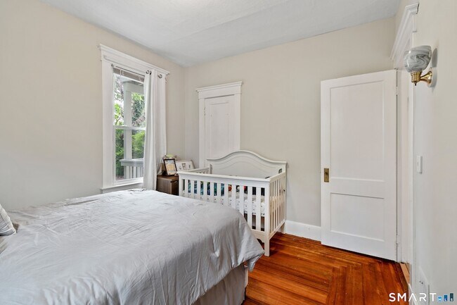 Building Photo - 253 W Elm St