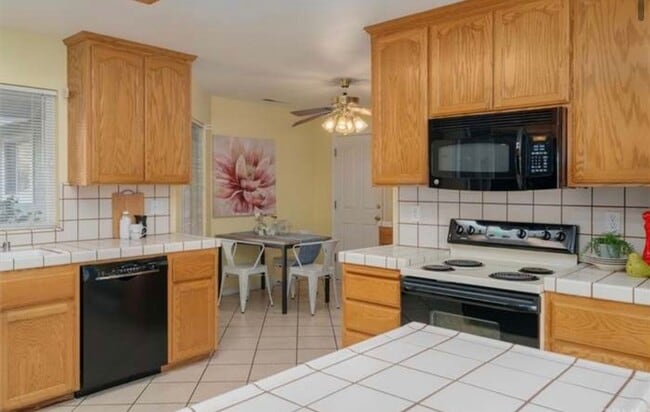 Building Photo - 3bd 2ba