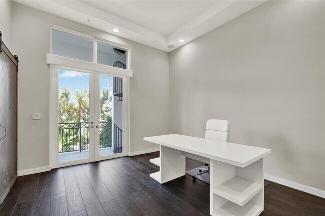 Building Photo - 425 N Ocean Blvd
