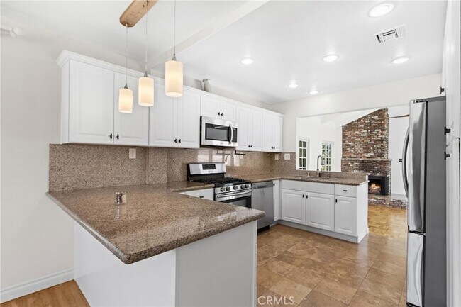 Building Photo - 1205 Manzanita Ln