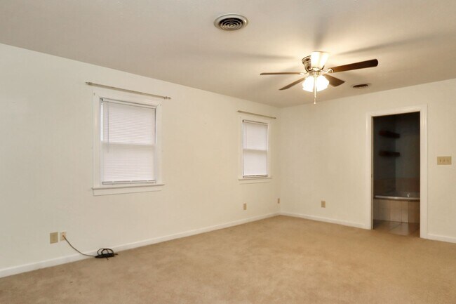 Building Photo - 227 Aspen Blvd