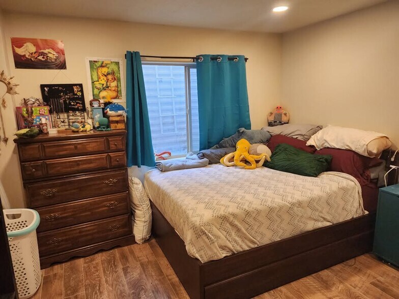 Building Photo - 490 E 700 S