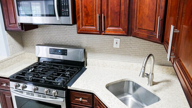 Building Photo - 3410 Bronxwood Ave