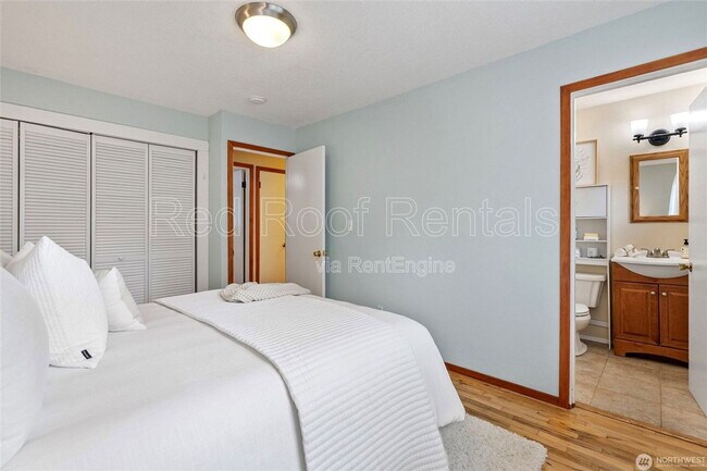 Building Photo - 11807 96th Ave SW