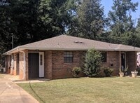 Building Photo - 215 S Oak Ave