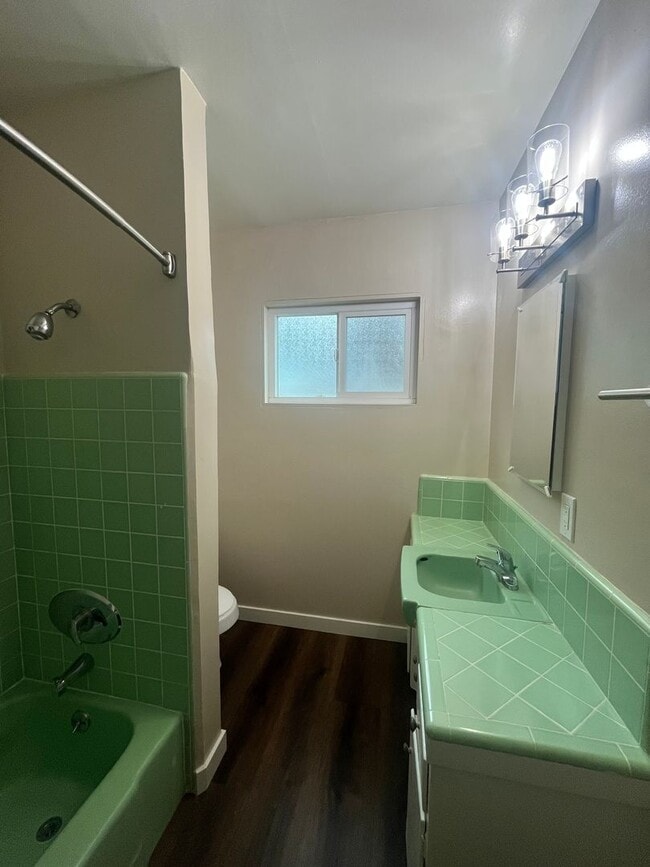 Building Photo - Ocean Blvd. 1 bedroom Condo