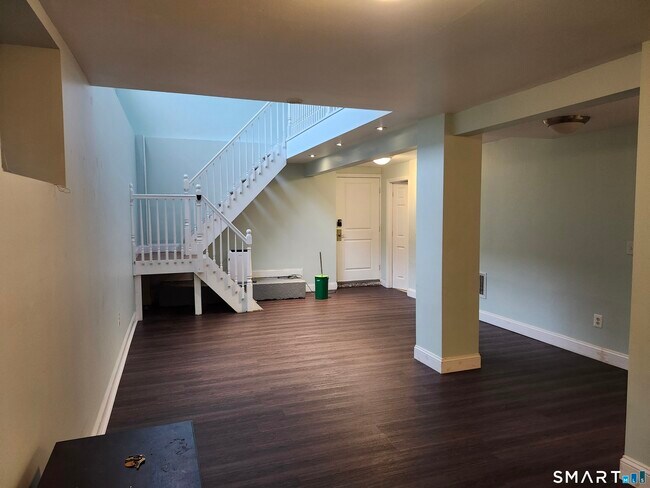 Building Photo - 488 Chapel St