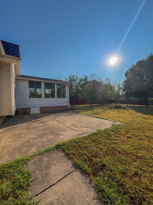 Building Photo - Beautiful Single-Family Home! Bonus Room, ...
