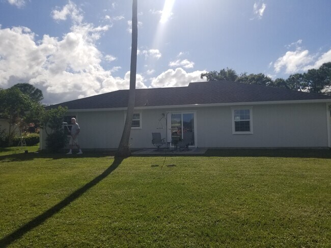 Primary Photo - 1088 Persian Ln