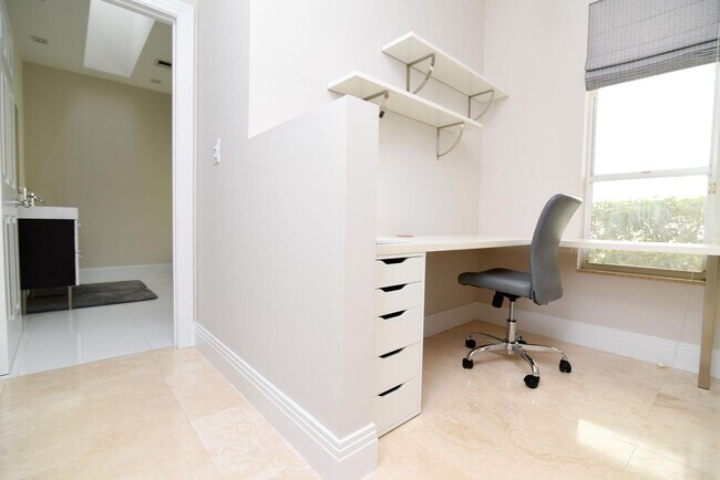 Building Photo - 511 Golden Harbour Dr