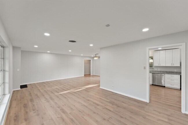 Building Photo - 3015 Peppermill Rd