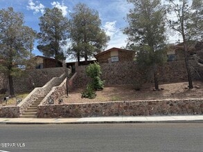 Building Photo - 504 E University Ave