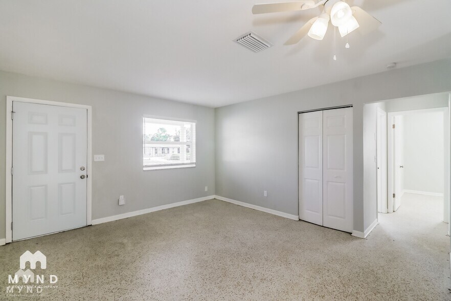 Building Photo - 7088 Spring Hill Dr