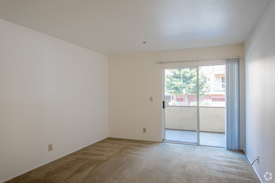 1BR, 1BA - 610SF - Bentley Place