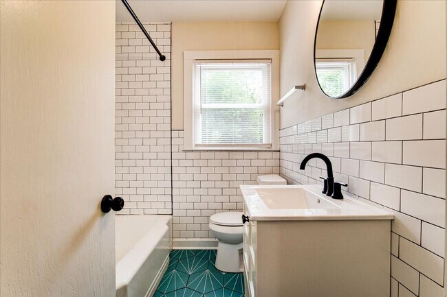 Building Photo - Welcome to this beautifully renovated condo located in the heart of McDonough, GA.