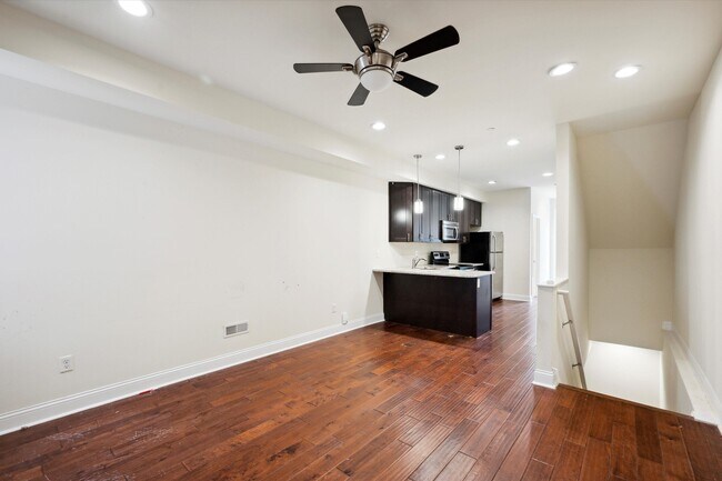 Building Photo - 1521 W Seybert St