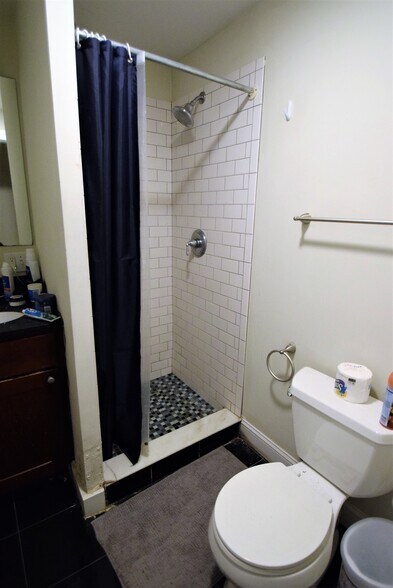 Building Photo - 839 Parker St