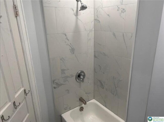 Building Photo - 322 N Franklin St