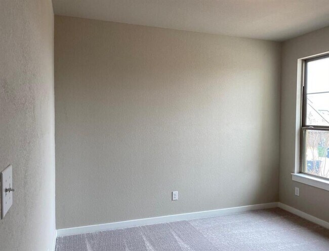 Building Photo - 124 Saturnia Dr