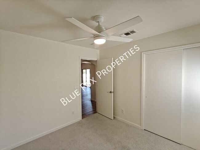 Building Photo - 600 E River Walk Dr