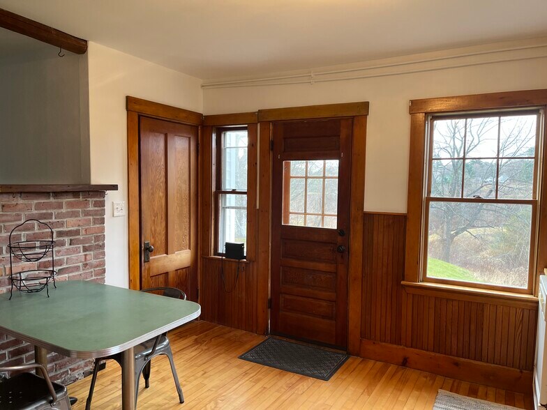 Building Photo - 9 Dunbar Dr