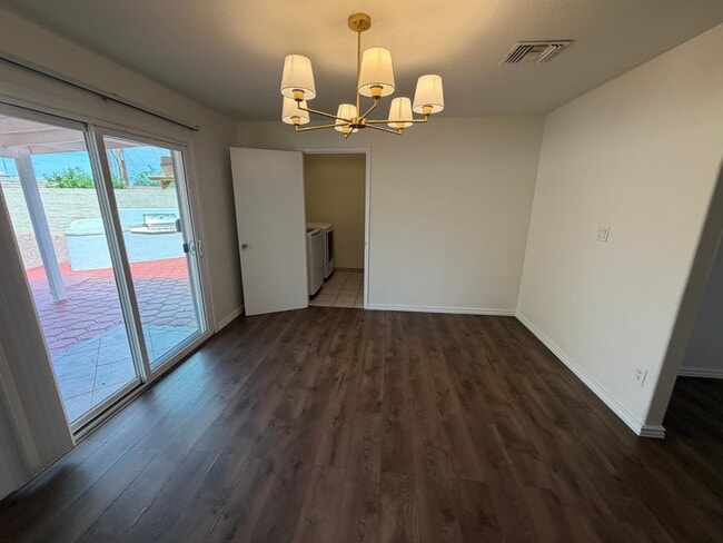 Building Photo - 1244 E Susan Ln