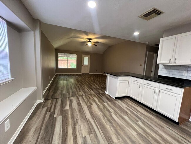 Building Photo - 2427 Halstead Dr