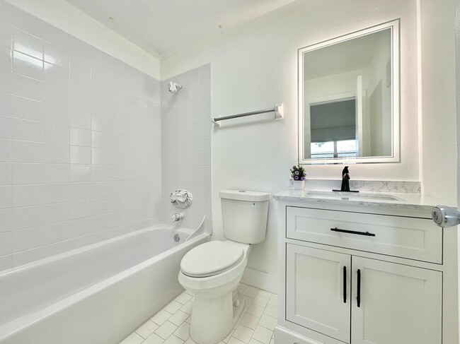 Building Photo - 8051 S Colony Cir