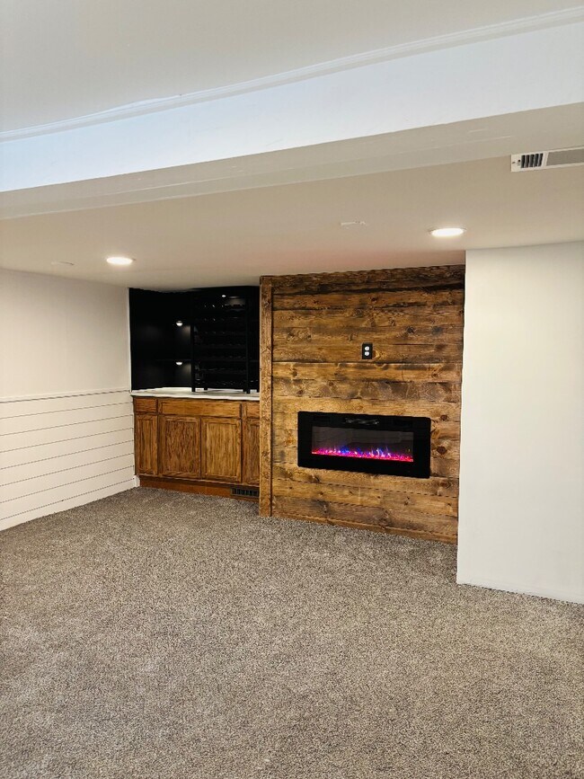 Building Photo - 7126 W Congress St