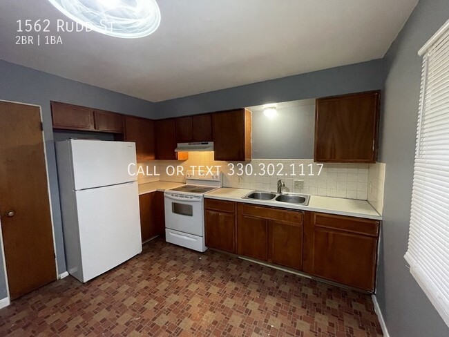 Building Photo - Two bedroom one bathroom apartment for rent