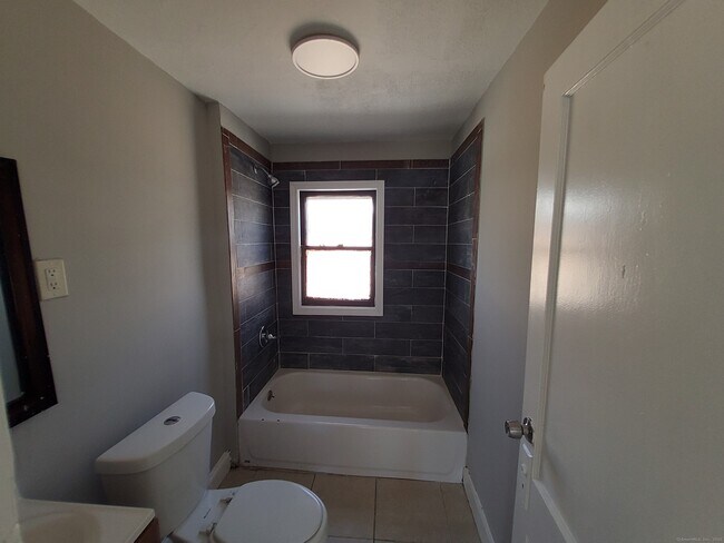 Building Photo - 721 Winchester Ave
