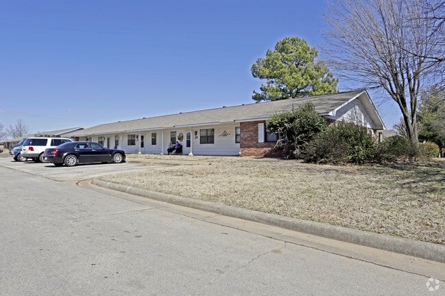 Building Photo - 801 N 17th Place Units 33-41