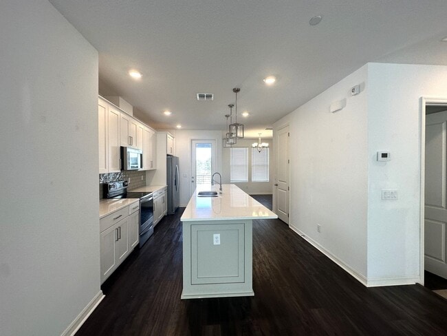 Building Photo - Available 8/10!! Luxury 3 story townhouse in the heart of Laureate Park