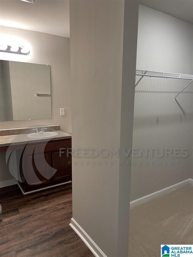 Building Photo - 401 Woodland Trl