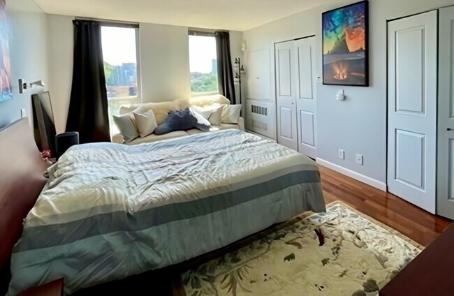 Building Photo - 33 Pond Ave