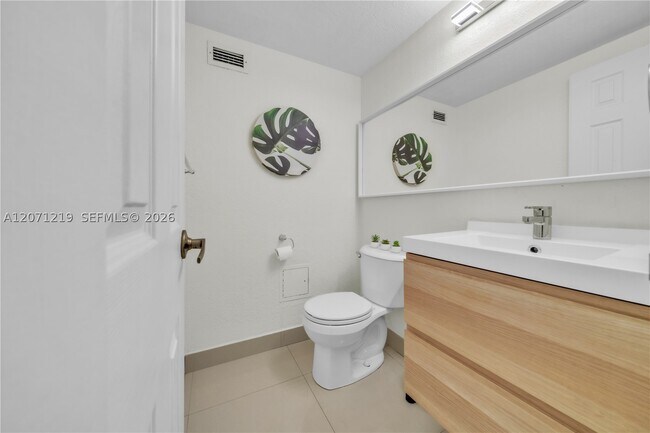 Building Photo - 2501 S Ocean Dr
