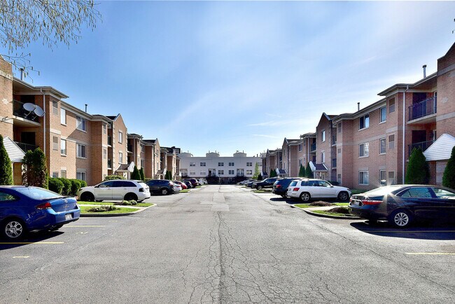 Building Photo - 5351 N East River Rd